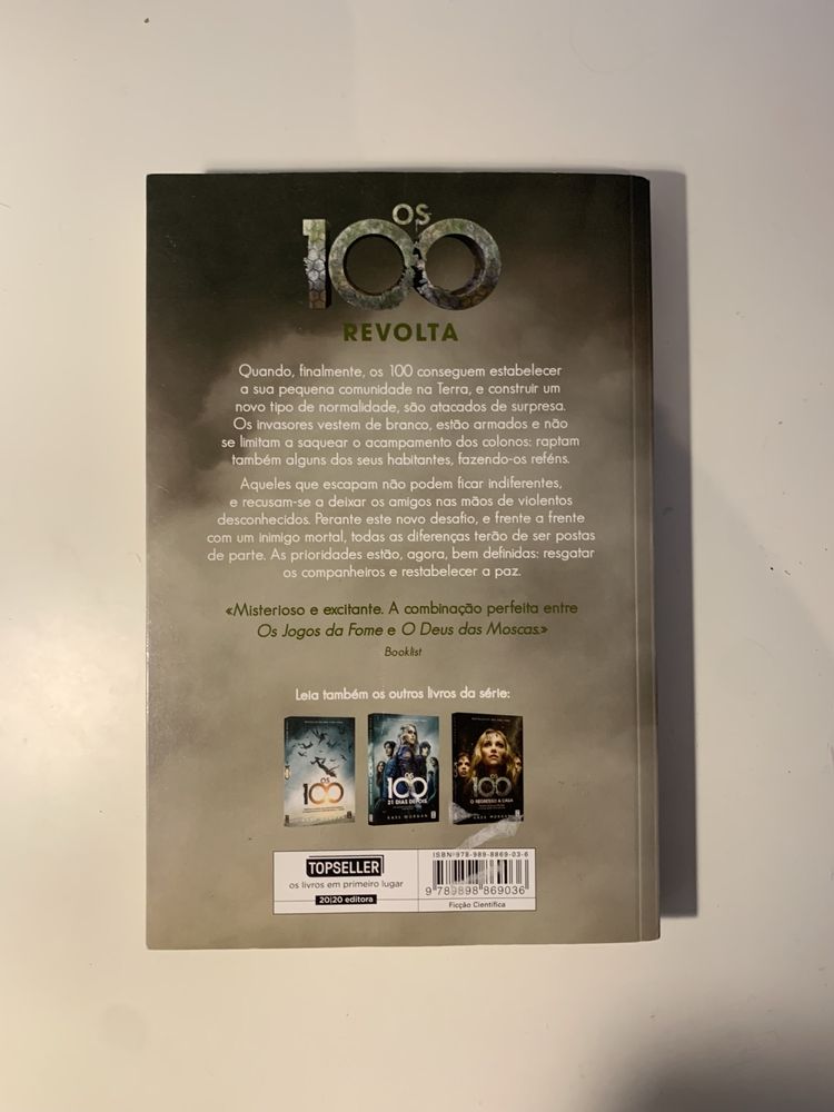 Livro “Os 100- A Revolta” de Kass Morgan