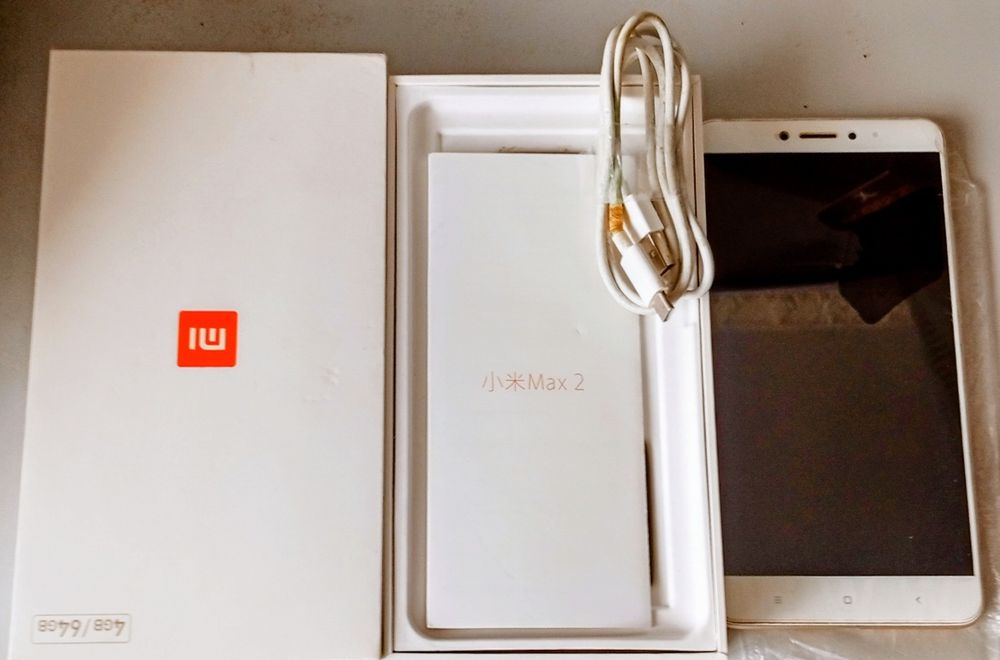Продам в отличном состоянии Флагман фаблет "XIAOMI MI MAX 2" стерео.
