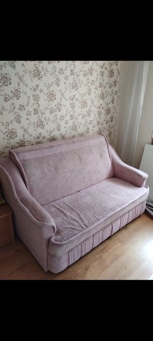 Продаю диван,рожевого кольору
