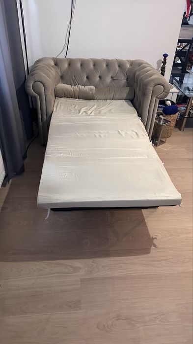 Kanapa i fotel w stylu Chesterfield