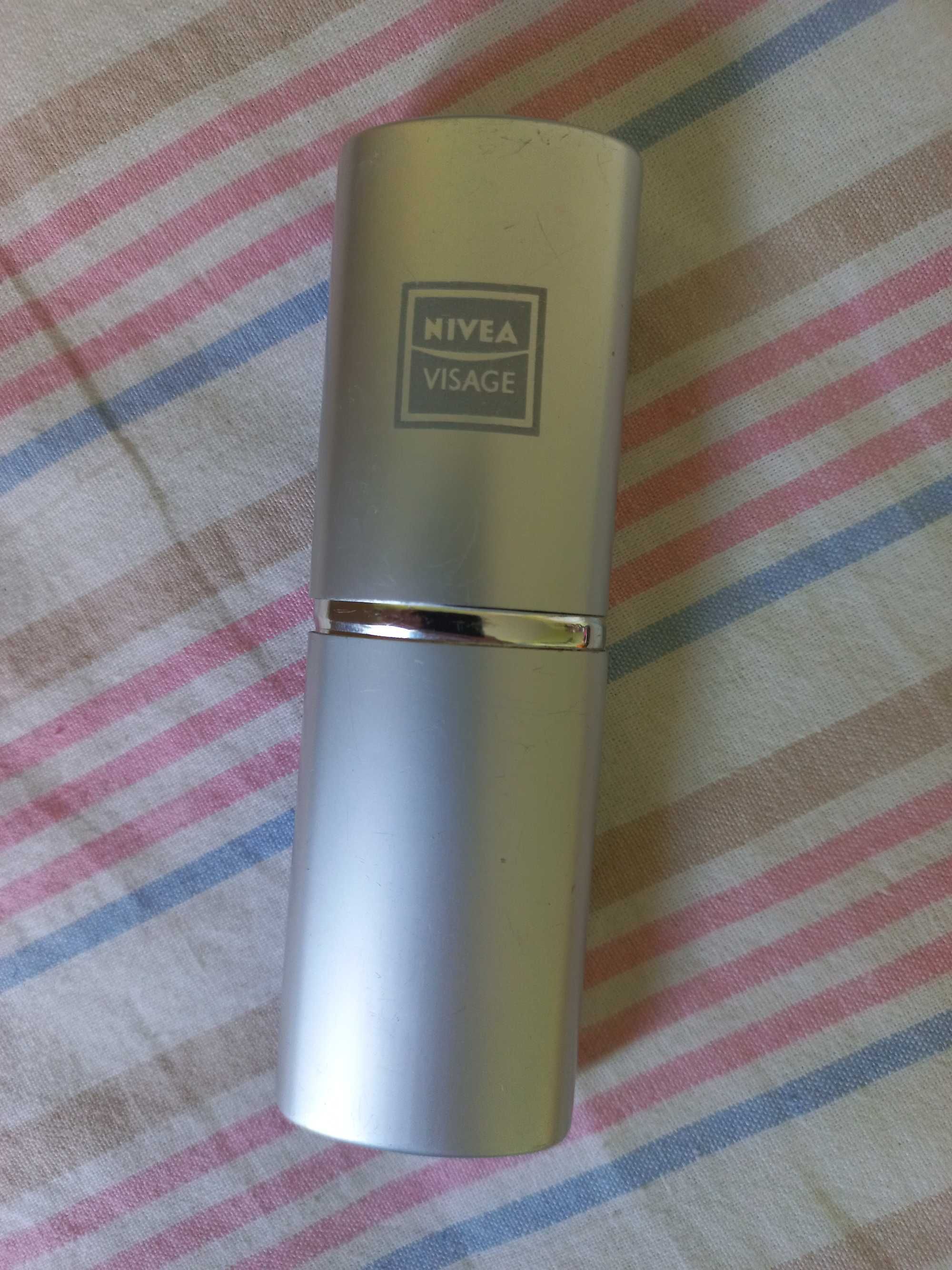 NIVEA Visage pedzel do pudru chowany Idealny do torebki