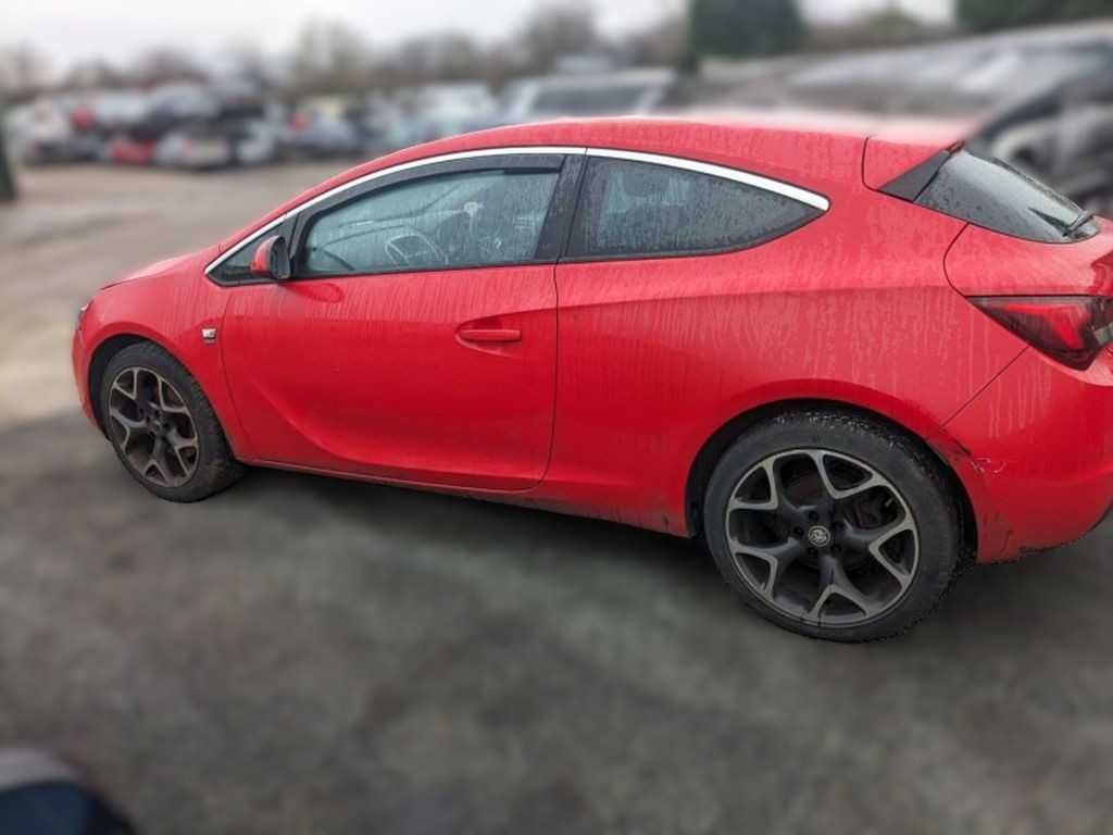 Opel Astra GTC 1.7cdti (2013) Para peças