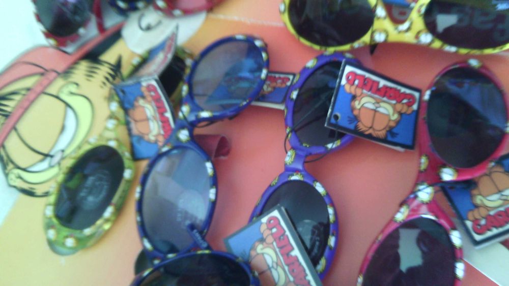 Lote de 25 Óculos de Sol Crianaça Marca Garfield