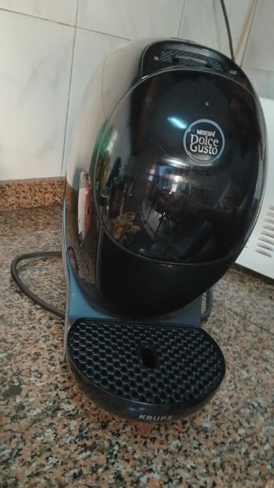 Máquina de cafe neo dolce gusto