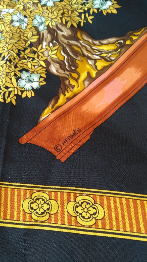 Платок Hermes “Les Beaux Jours de Bonsai”
Оригинал 89*89 коллекционный