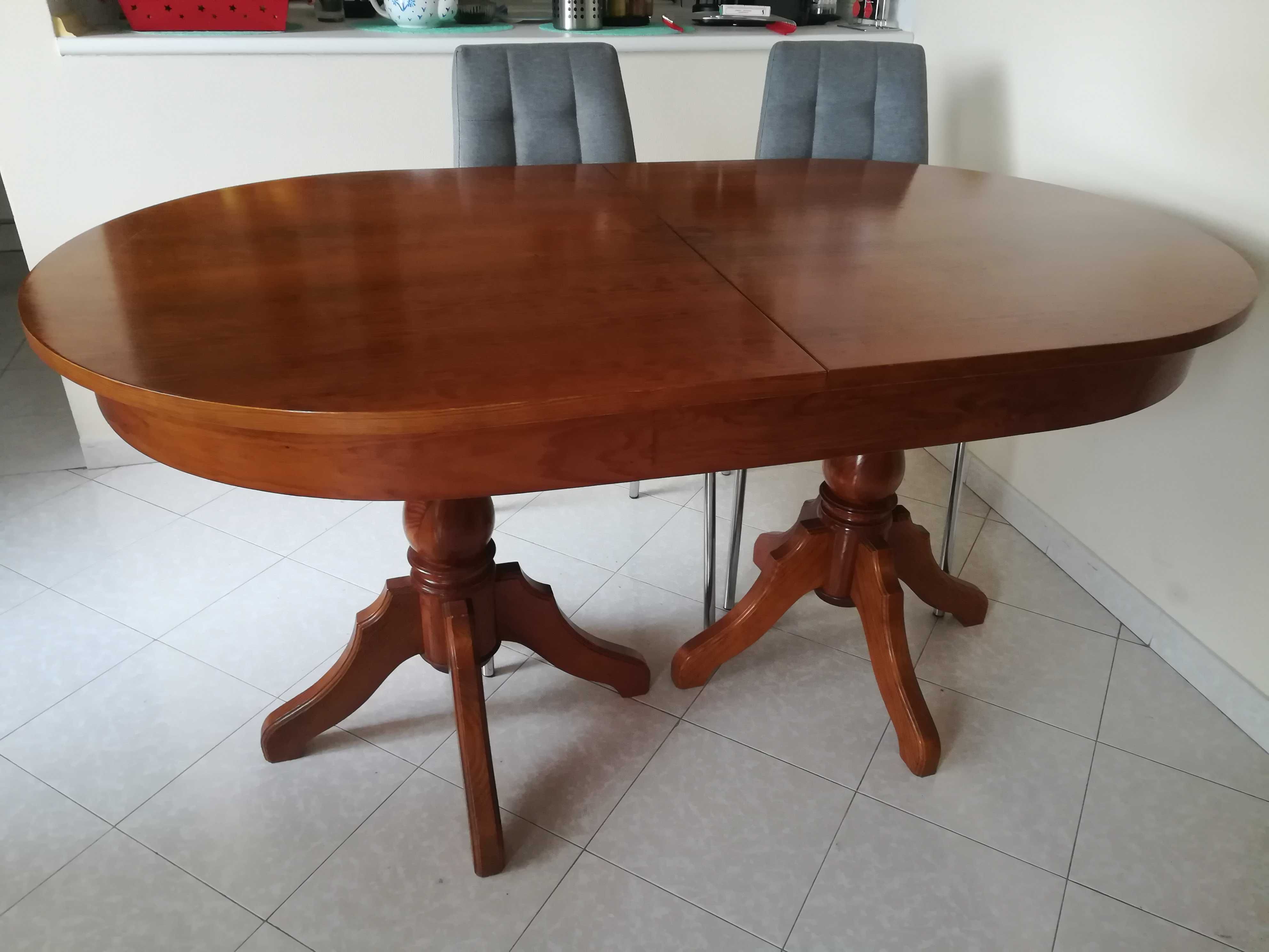 Mesa de sala em madeira