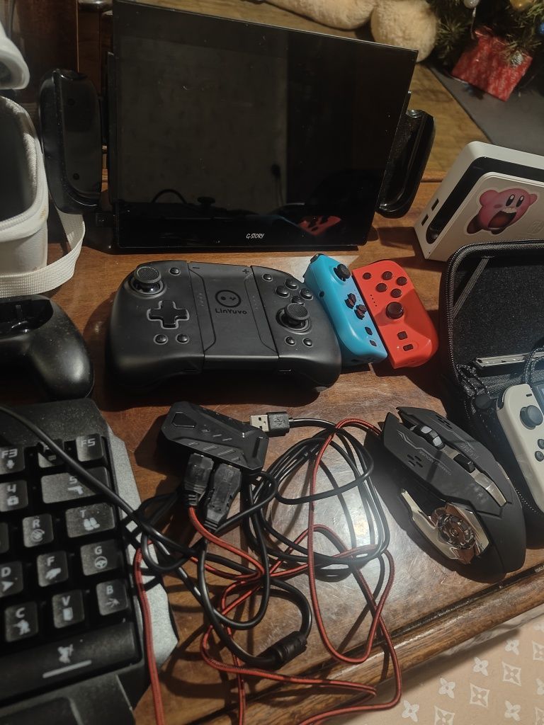 Продам или обменяю Nintendo switch Oled ultimate package