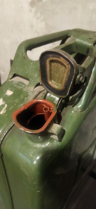 Каністра для палива