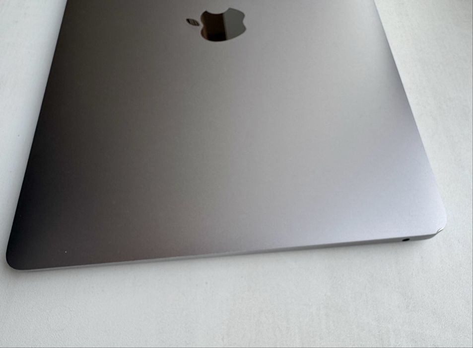 MacBook Air 2020 M1 13″ 8GB/256GB SSD для ваших найкращих рішень