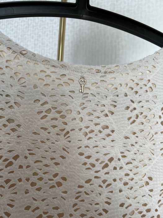 Koronkowa sukienka szyta we Włoszech