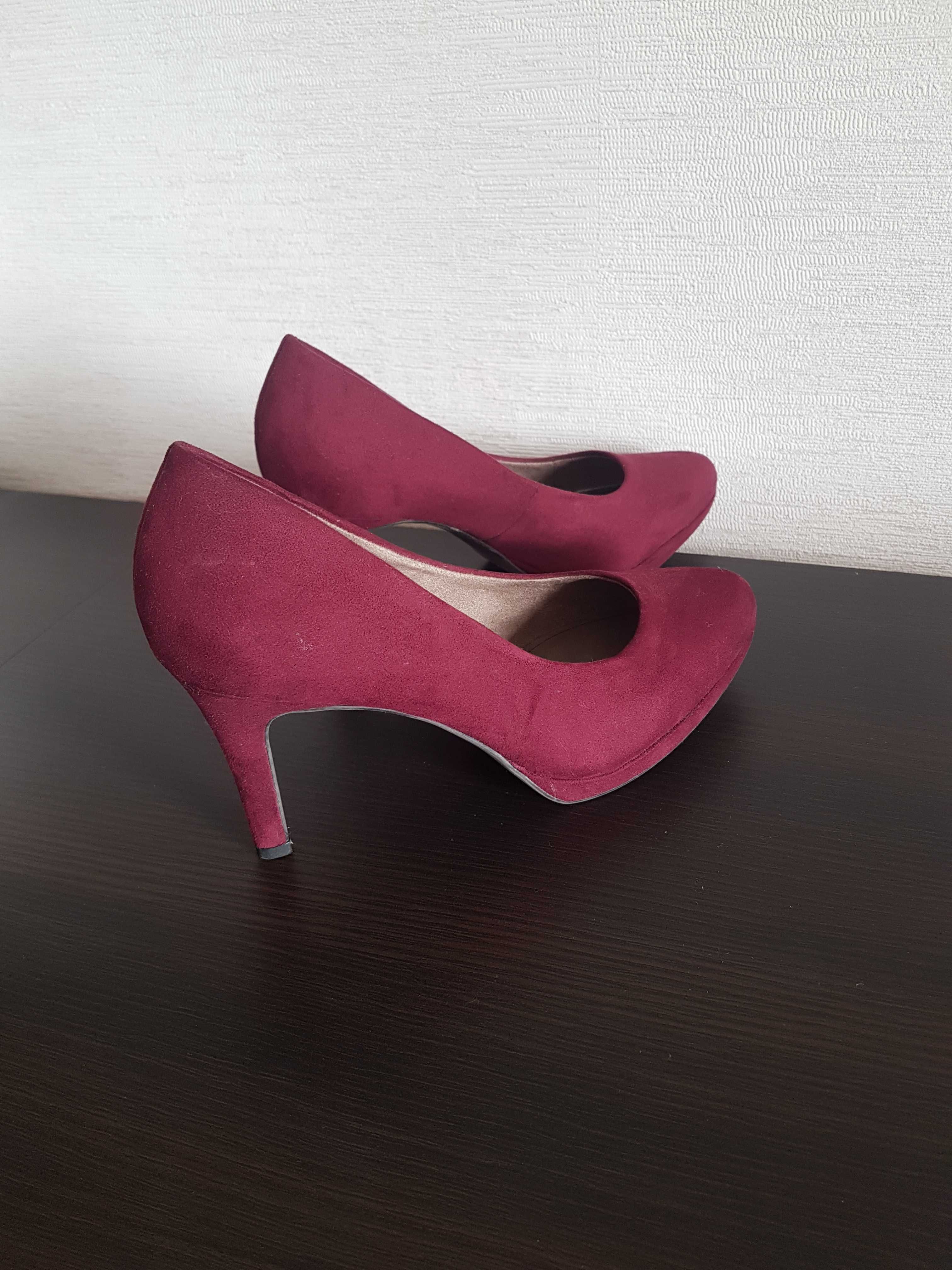 Buty, zamszowe szpilki Tamaris, kolor śliwkowy , roz. 37