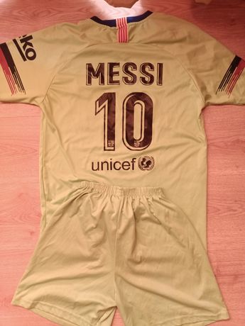 Продам футбольную форму Messi!