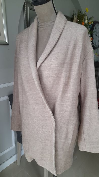 Płaszcz narzutka Mango roz 40 L