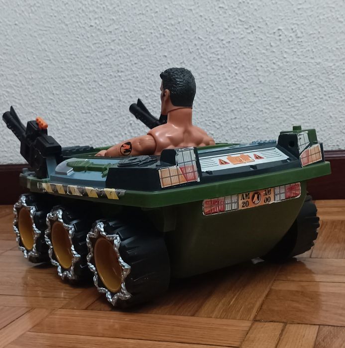 Action Man + Tanque
