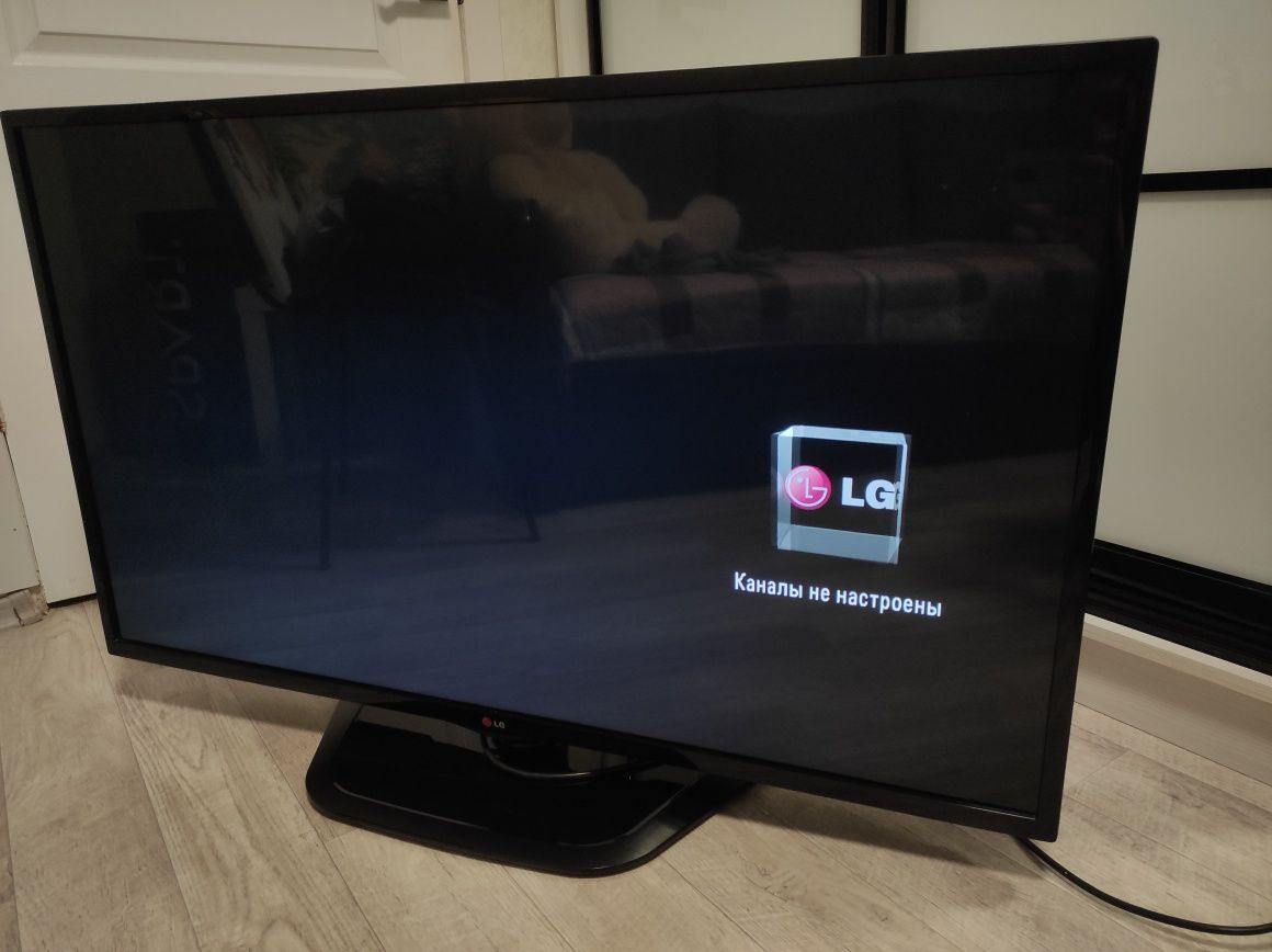 Продам великий телевізор LG (огромный телевизор)