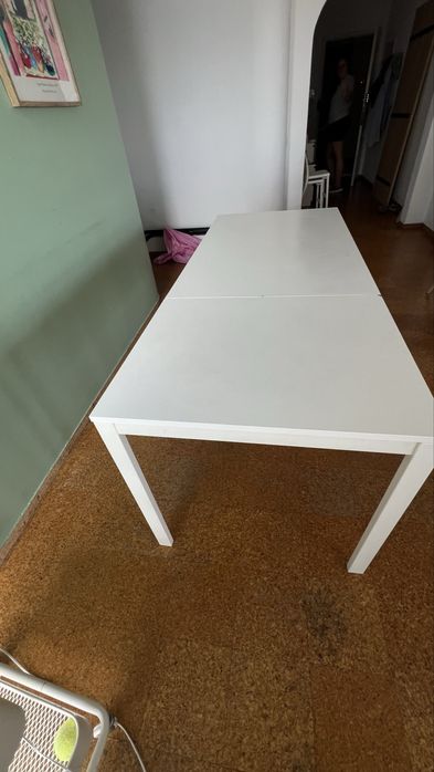 MESA DE JANTAR IKEA VIHALS - PERFEITA PARA O SEU ESPAÇO!