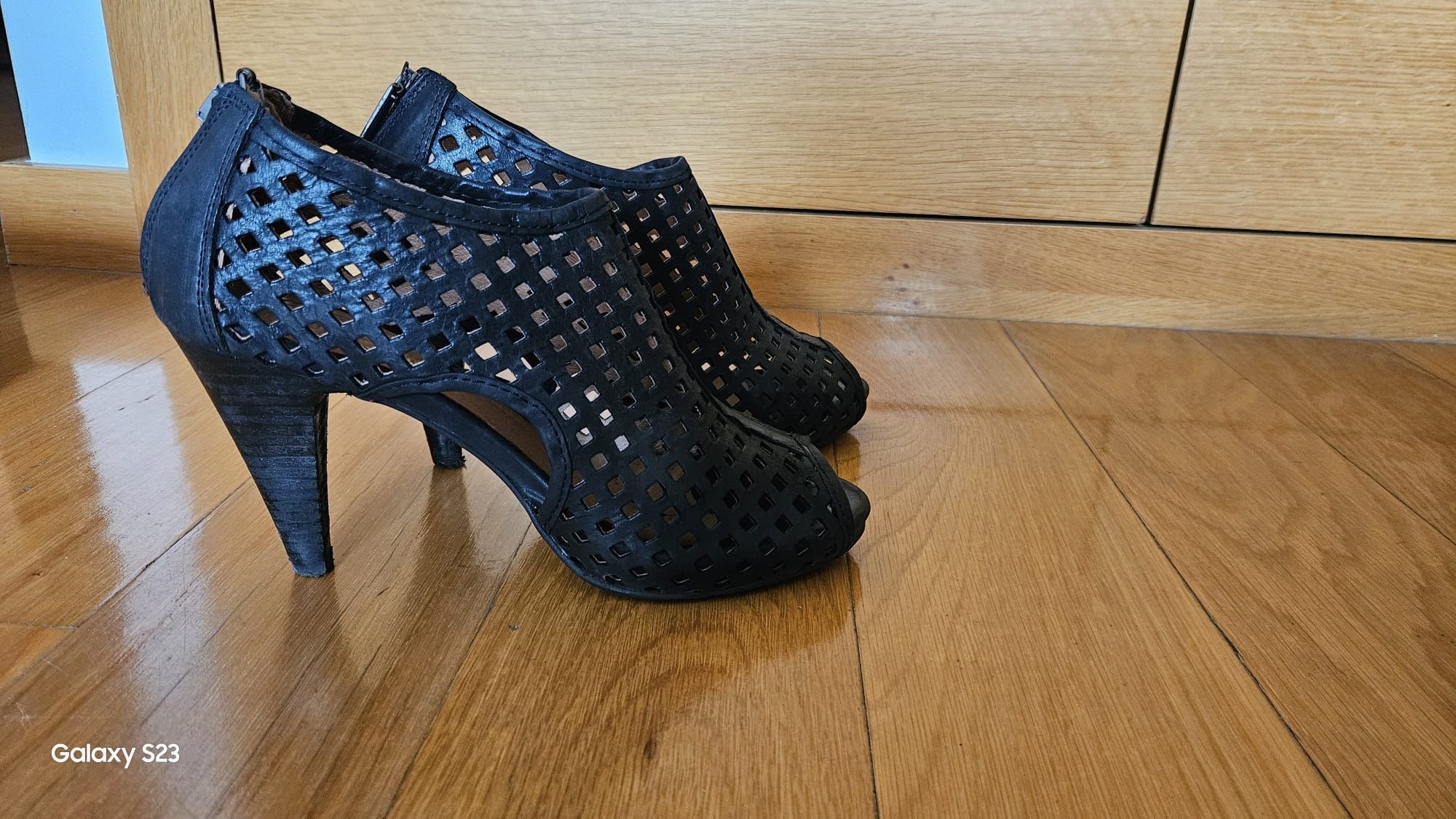 Botins da marca Made In