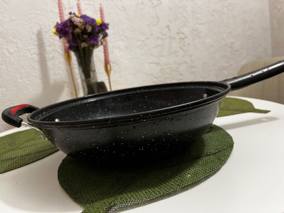 Вакуумна сковорідка supretto wok з кришкою