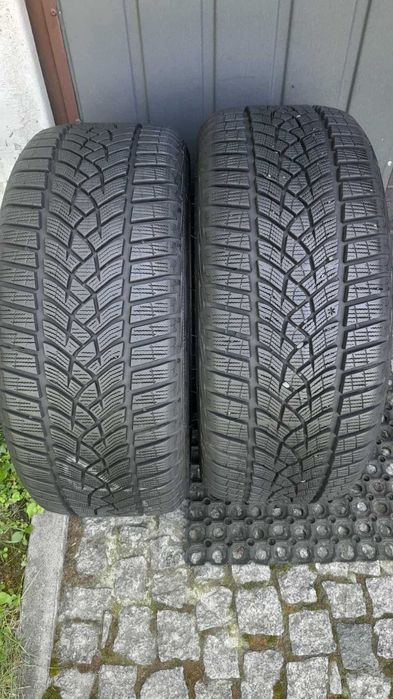dwie opony zimowe Goodyear Ultra Grop Performance+ - 225/45/17 - 2022
