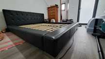 Cama de casal preta