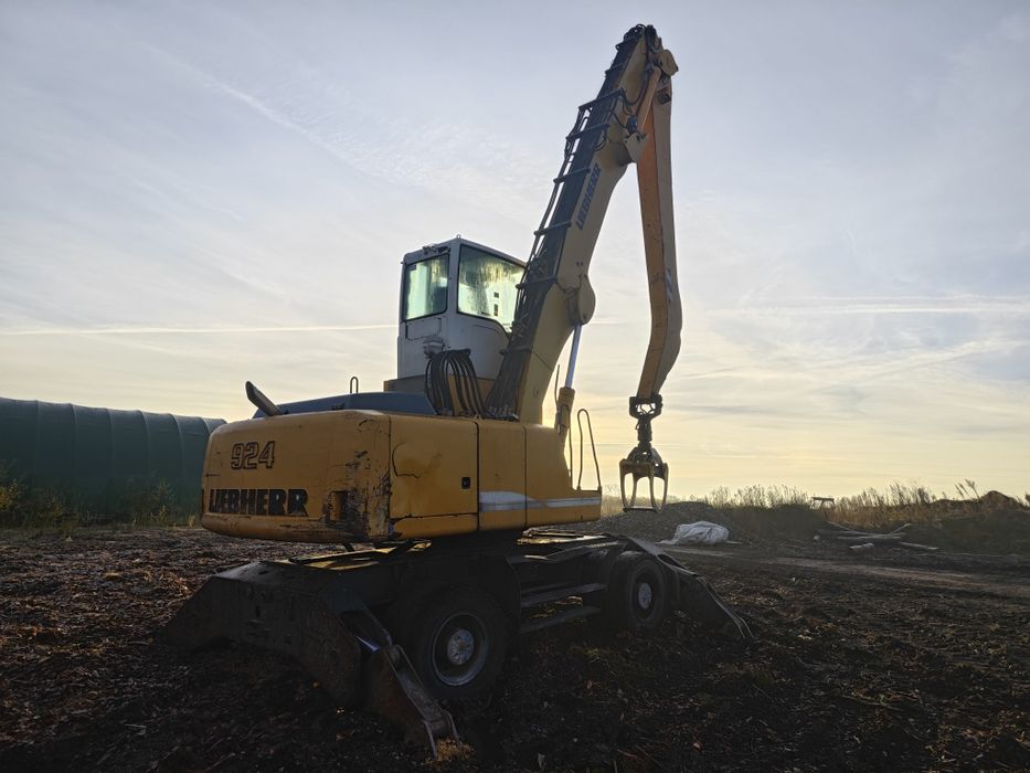 Koparka przeładunkowa  Liebherr 924 chwytak do drewna