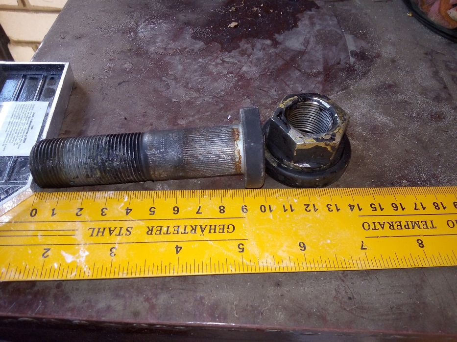 Перехідник, болти