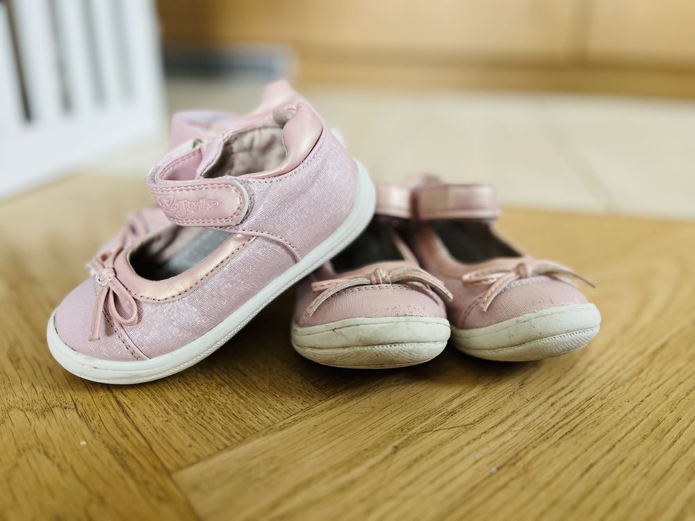 Buty / kapcie do przedszkole dla bliźniaczek blizniaczki Rozmiar 24 25