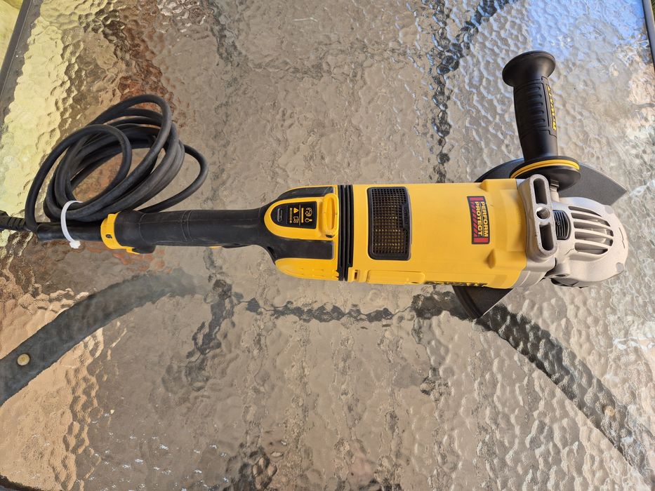 DeWalt DWE4579 Szlifierka kątowa 230mm 2600W