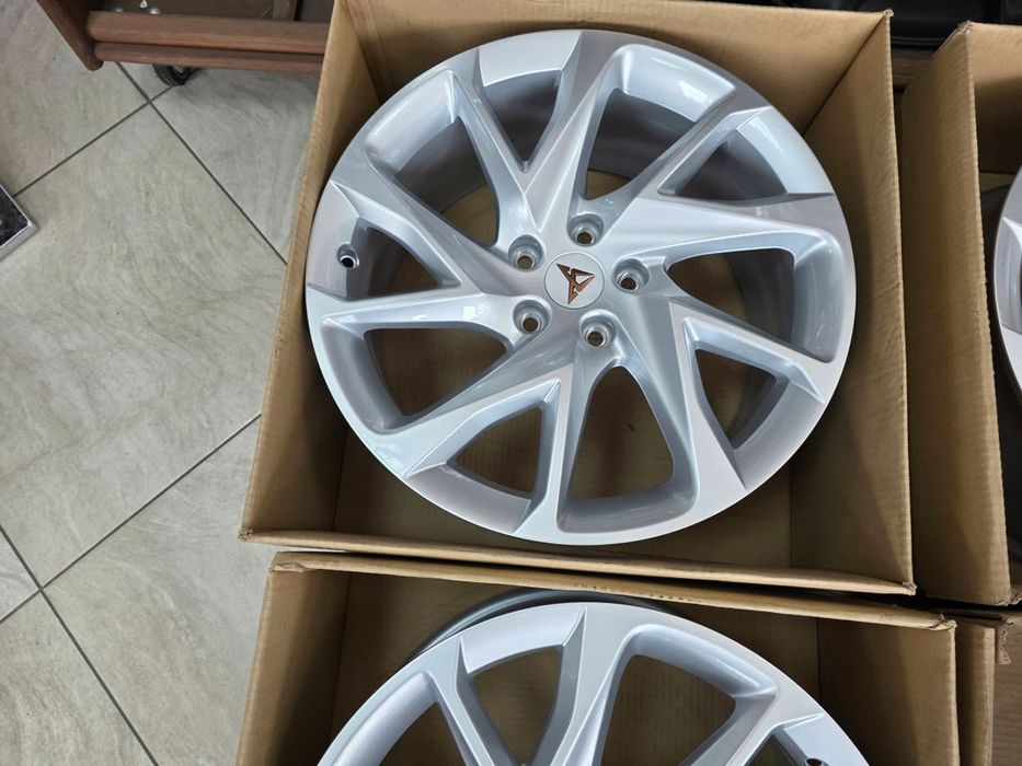 Oryginalne Felgi Aluminiowe Cupra Formentor 18 Cali Vw Passat B7 B8 Ar