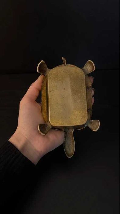 Mosiężna szkatułka w formie żółwia – dekoracyjny pojemnik, ok. 15 cm