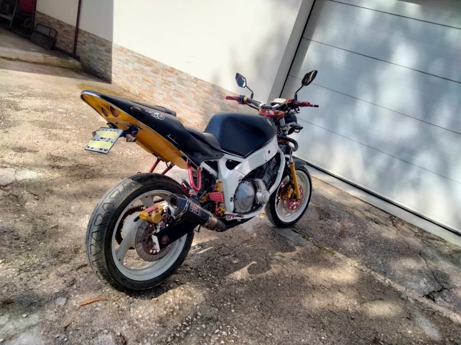 Yamaha FZR600 modificada