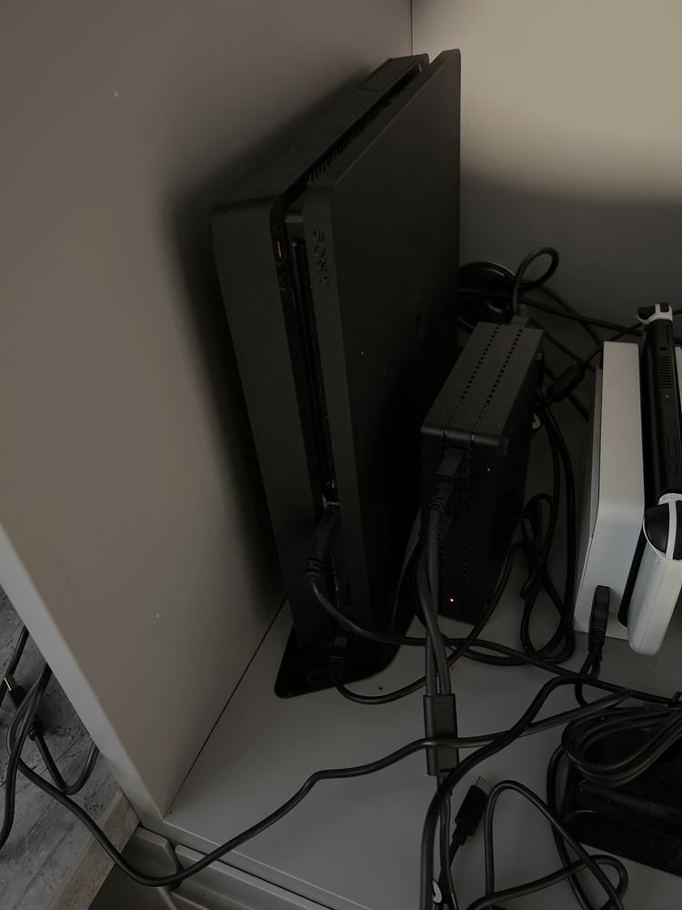 Mega zestaw PS4 + VR + AIM + HDD 2TB + kierownica