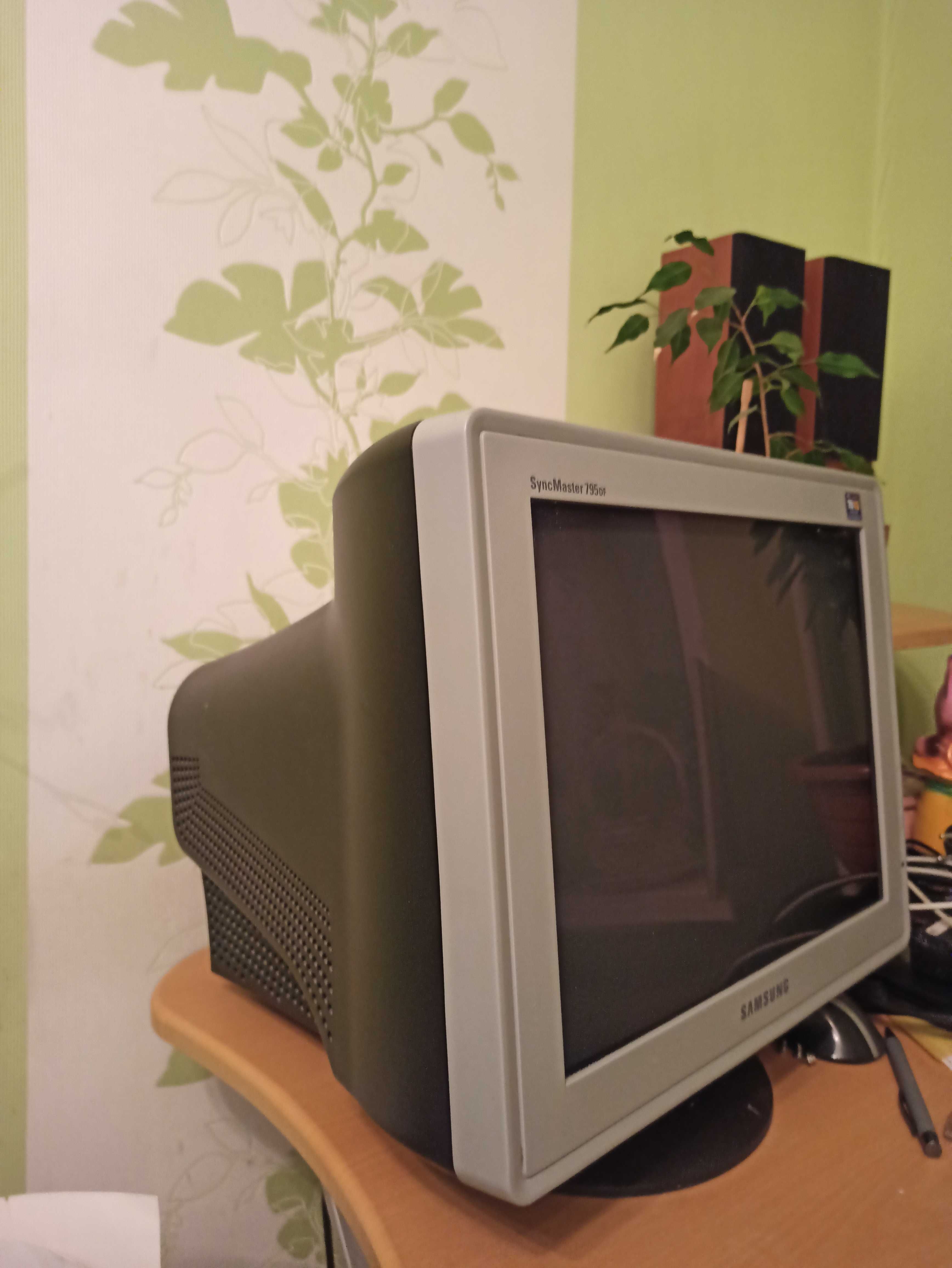 Монитор Samsung SyncMaster 796DF