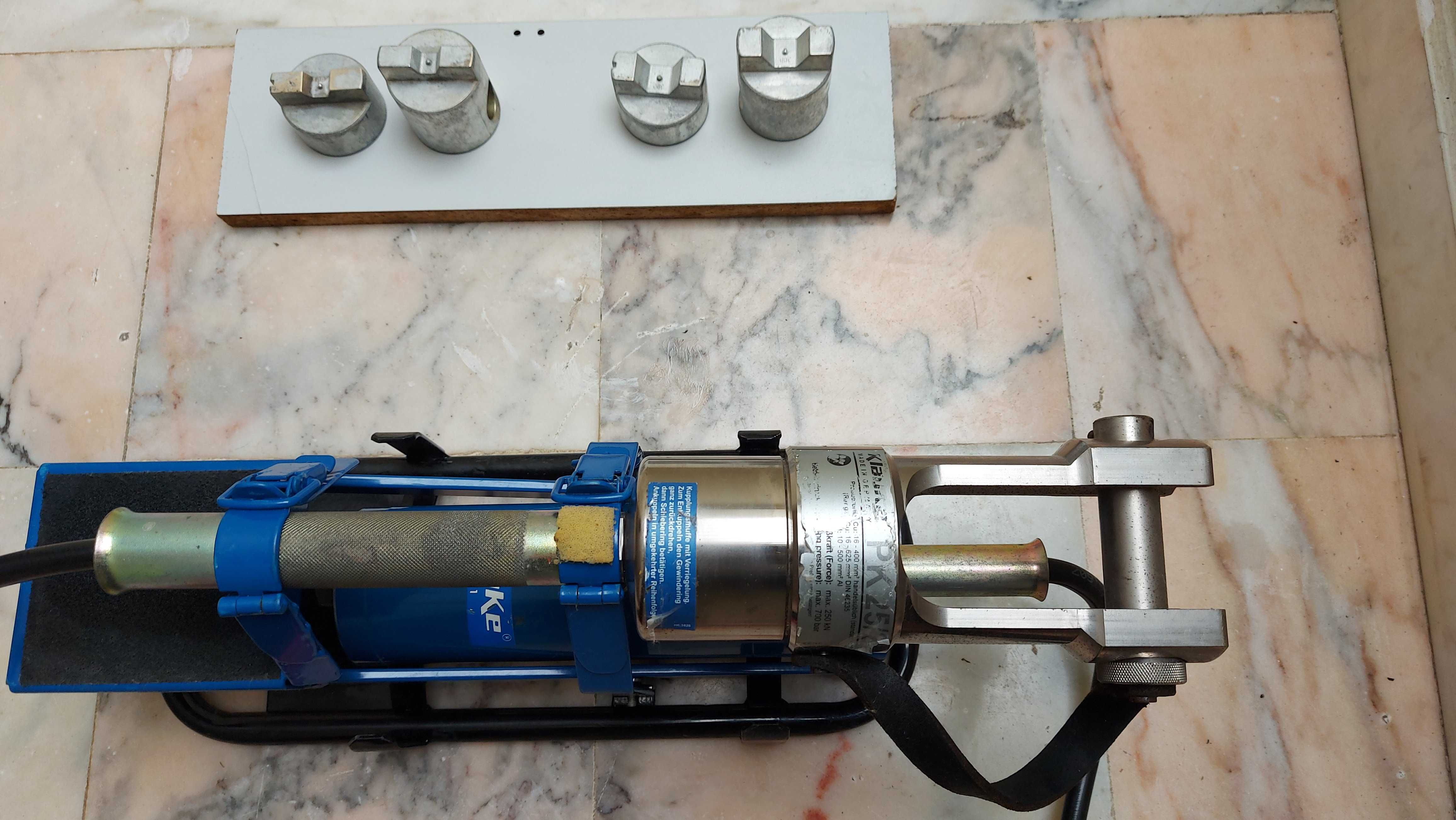 KLAUKE - HK 25/2 Hydraulic crimping tool with foot pump 16 - 625 mm²