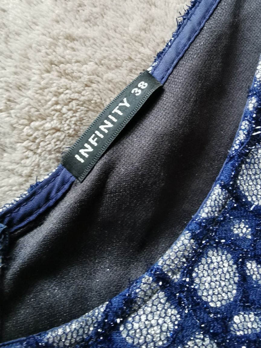 Piękna elegancka tiulowa sukienka Infinity
