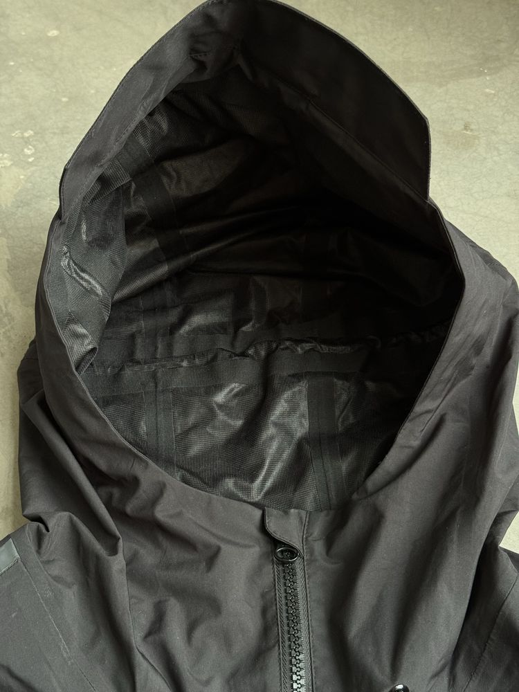 Чоловіча куртка для екстримальної погоди від Adidas Terrex Arcteryx