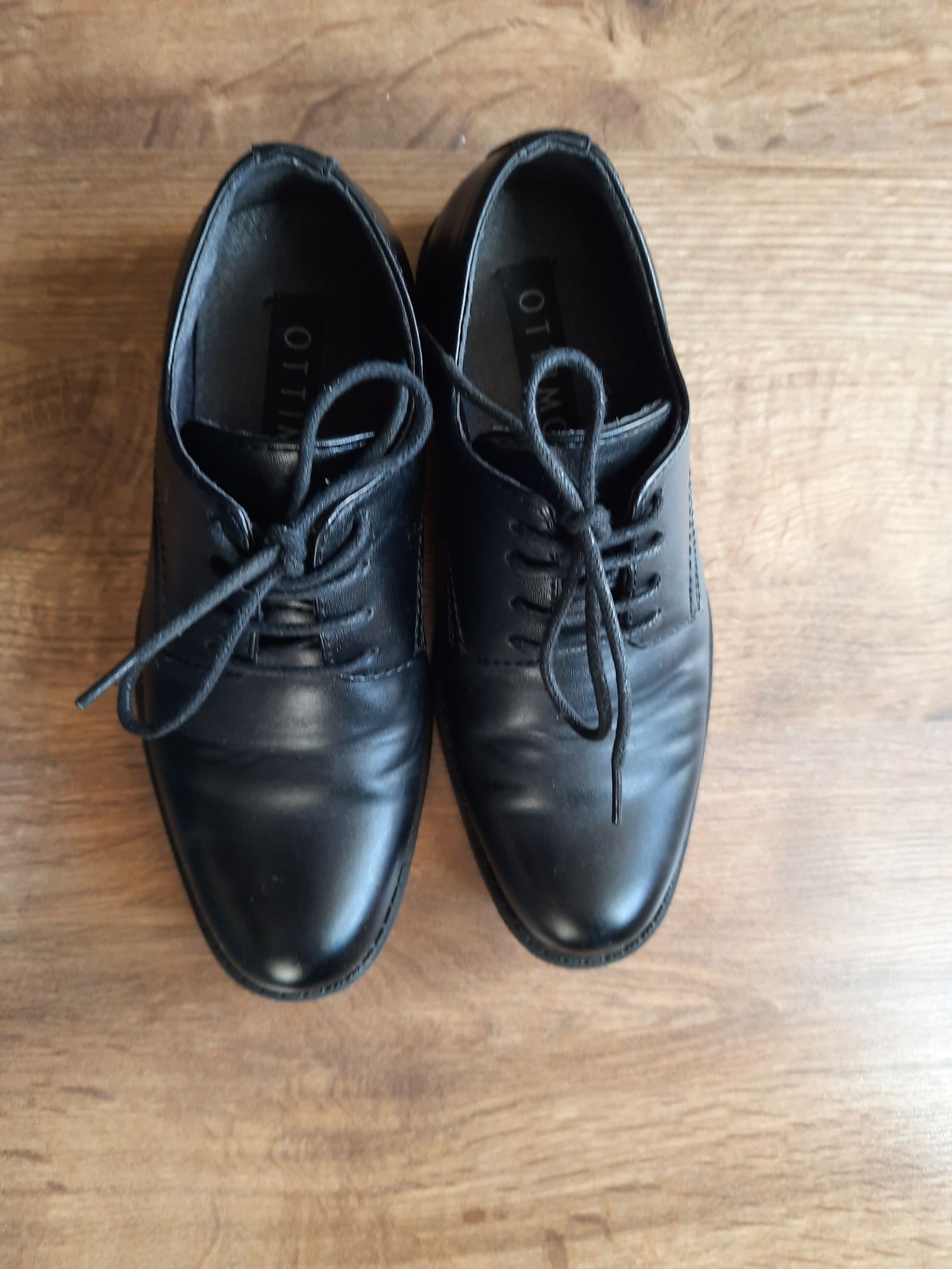 Czarne eleganckie buty r 33