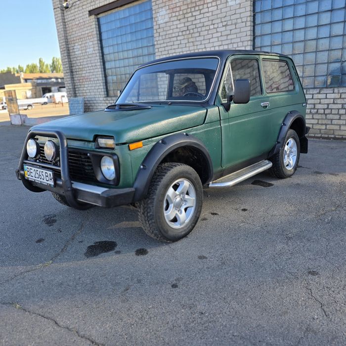 Продаю Ваз 2121 в хорошем состоянии покрашена в Раптор