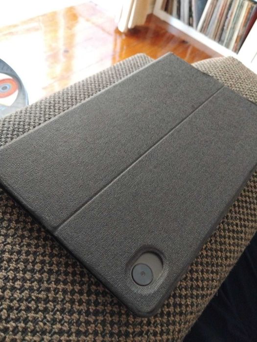 Tablet Lenovo TB-X306H com capa