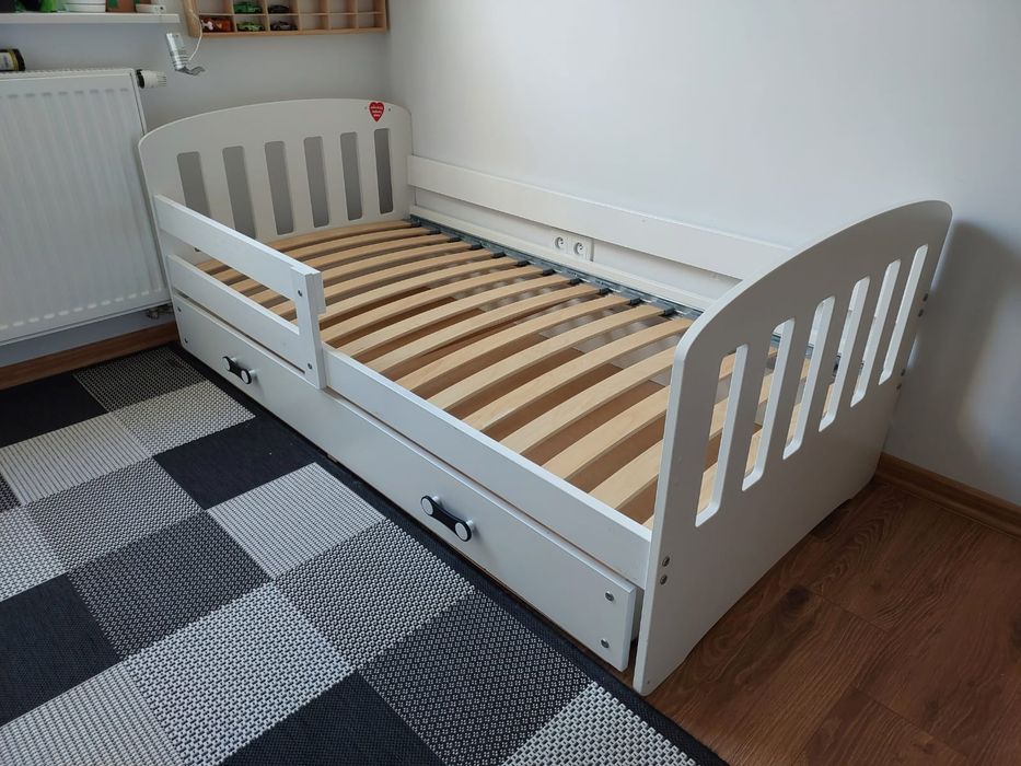 Białe łóżko dziecięce z szufladą 80x160 cm