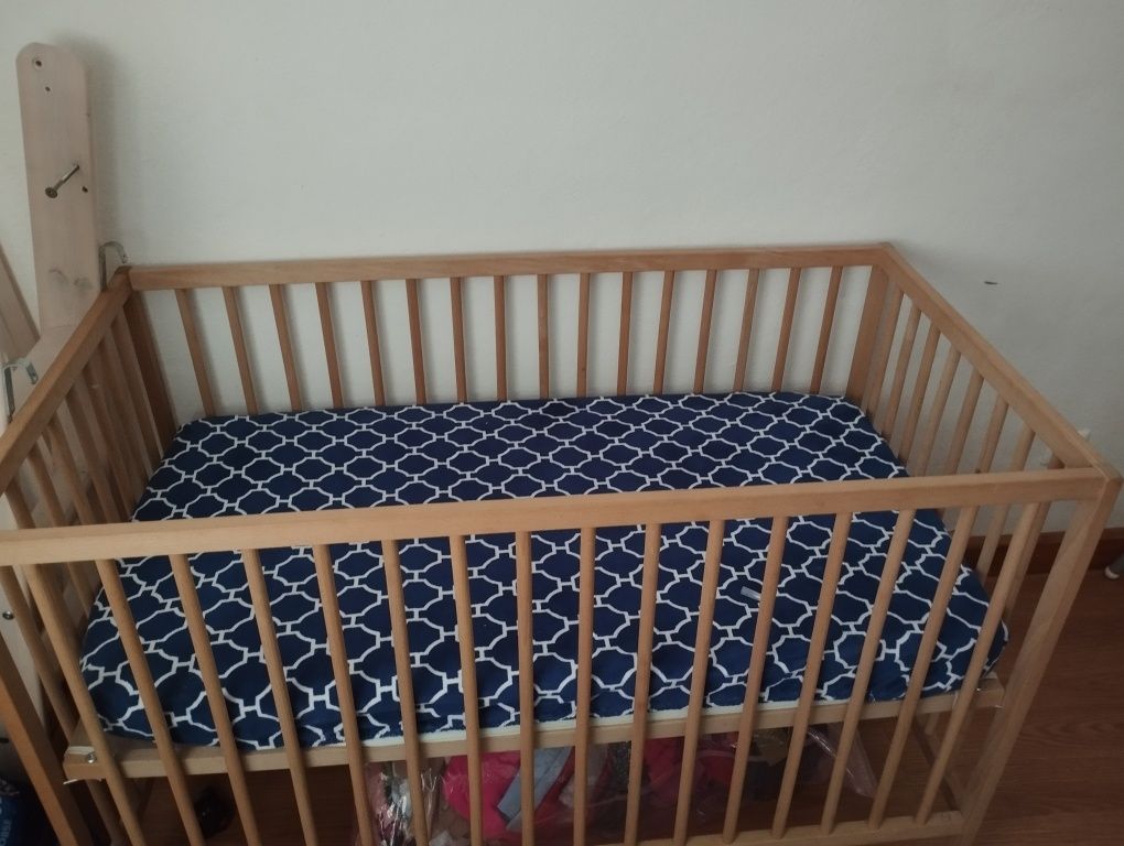 Vendo cama bebé com colchão