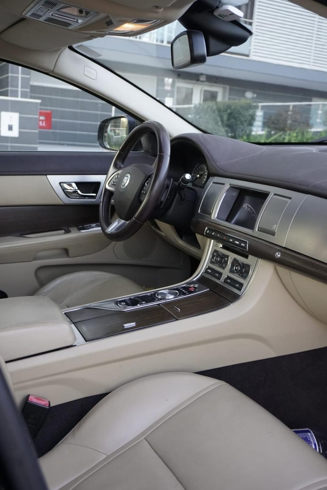 Carro Jaguar XF 2.2 D 2013 Land Rover Limited com 120.000Km
