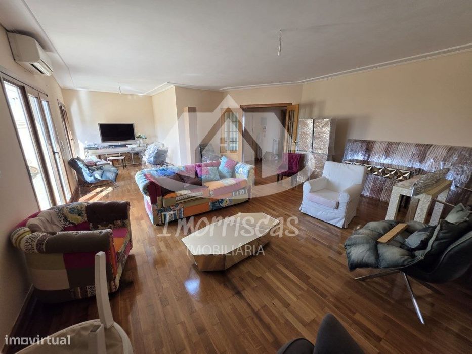 Apartamento T4 para arrendamento na Quinta do Castelo, Pirescoxe