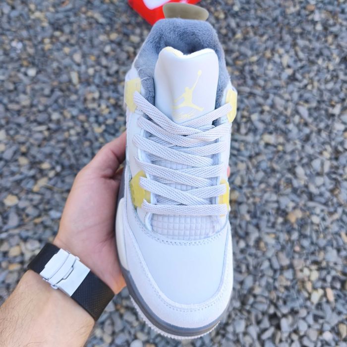 Кросівки зимові Nike Air Jordan 4 з хутром світло-сірі акція
