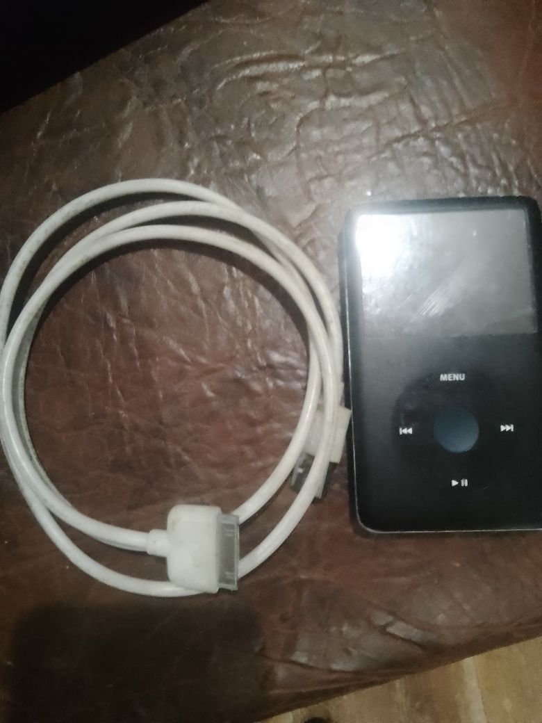 Продам mp3 плеер ipod classic 80 gb в рабочем состоянии и с закаченой