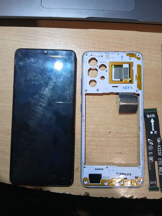 Дисплей samsung A325f  та інші запачастини на самсунг а325