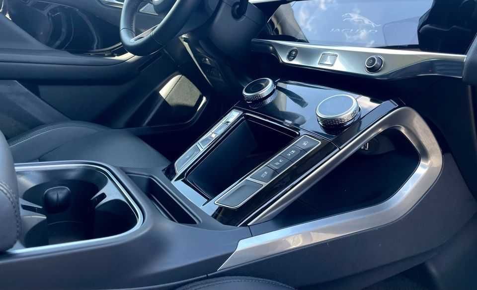 Jaguar I-Pace EV400 SE AWD - Viatura com fatura IVA incluído