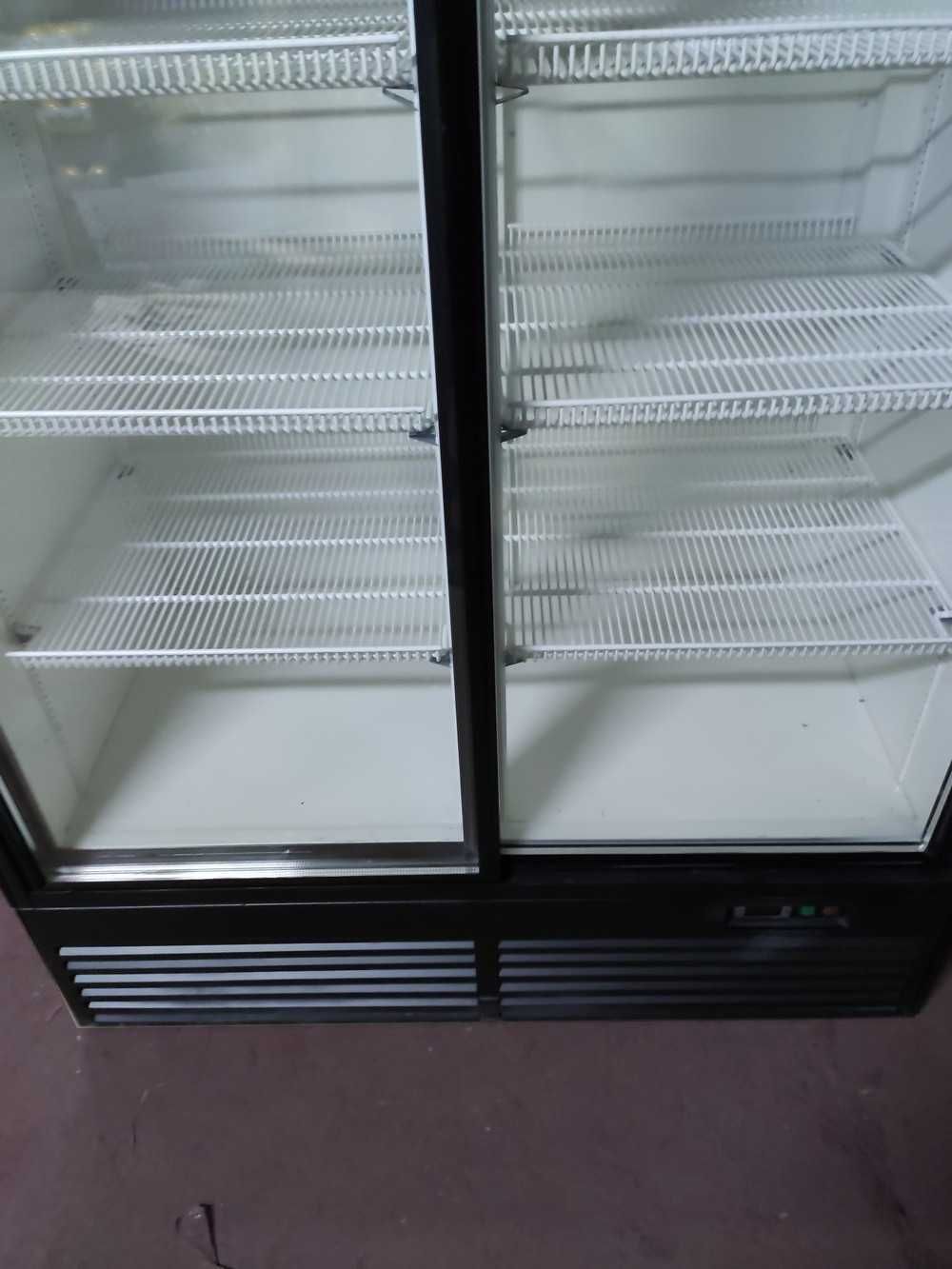 Витринные шкафы холодильные от 300л! В хор.товарном виде; Оперативно