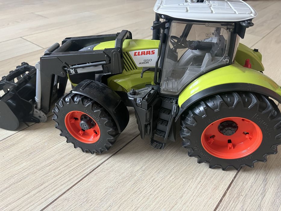 Bruder брудер трактор з навантажувачем Axion 950