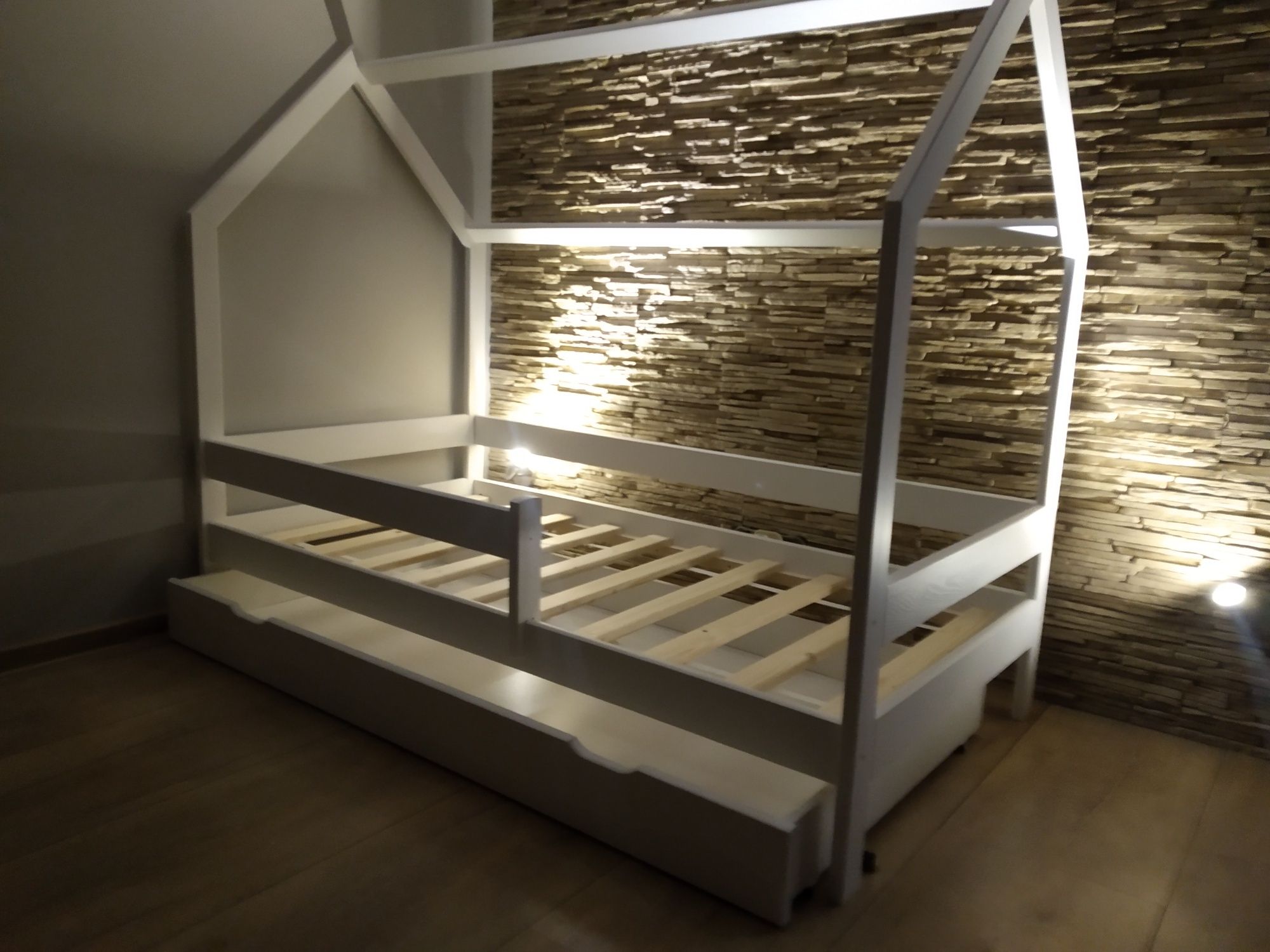 Łóżko domek z szufladą  na materac